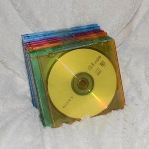 15 Multi-Colored CD-R Blank Discs with Colored Jewel Cases 80 Min. Walkman